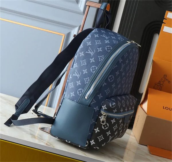 High quality backpack size:29*38*20cm LOV #21015