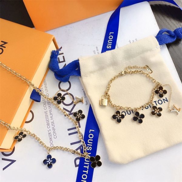 Wholesale Fashion Necklace and Bracelet Set LOV KE #A5560