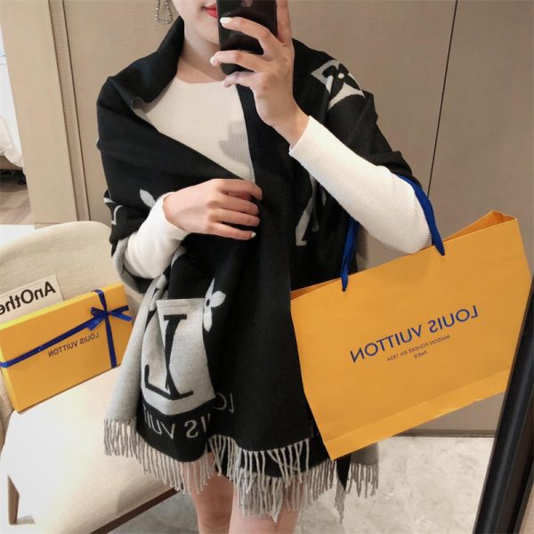 Wholesale Fashionable scarf LOV #A0424