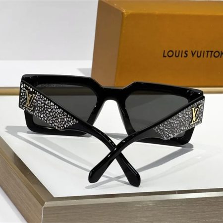 High quality sunglasses with box LOV #26553 - Image 3
