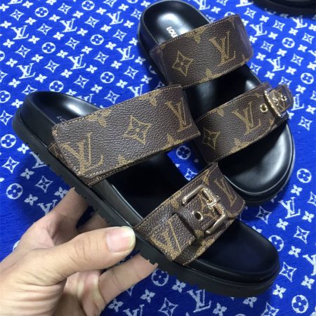 High quality slipper for women size:5-10 with box LOV SY #27036 - Image 3