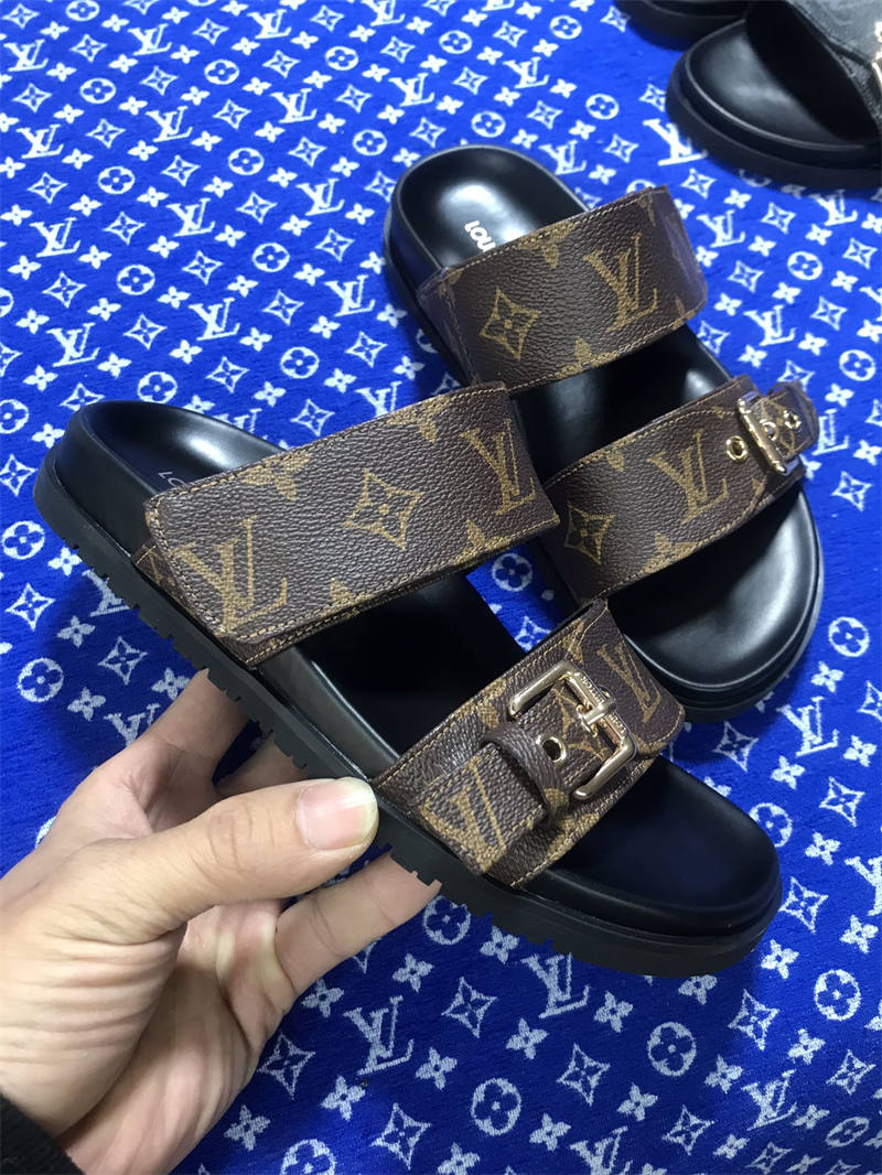 High quality slipper for women size:5-10 with box LOV SY #27036 - Image 4