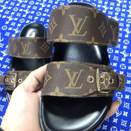 High quality slipper for women size:5-10 with box LOV SY #27036 - Image 4