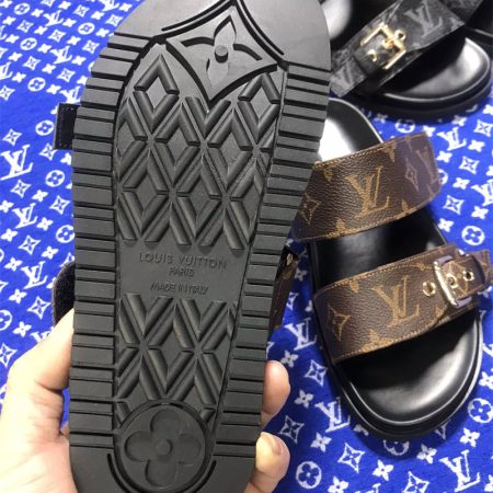 High quality slipper for women size:5-10 with box LOV SY #27036 - Image 5