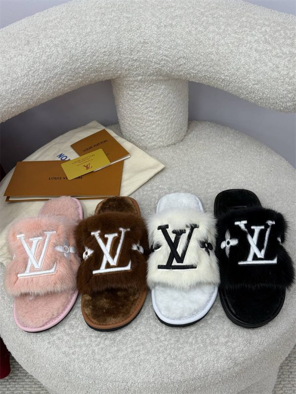 Top quality fashion Fuzzy Slipper size:5-11 with box LOV 618 #27247