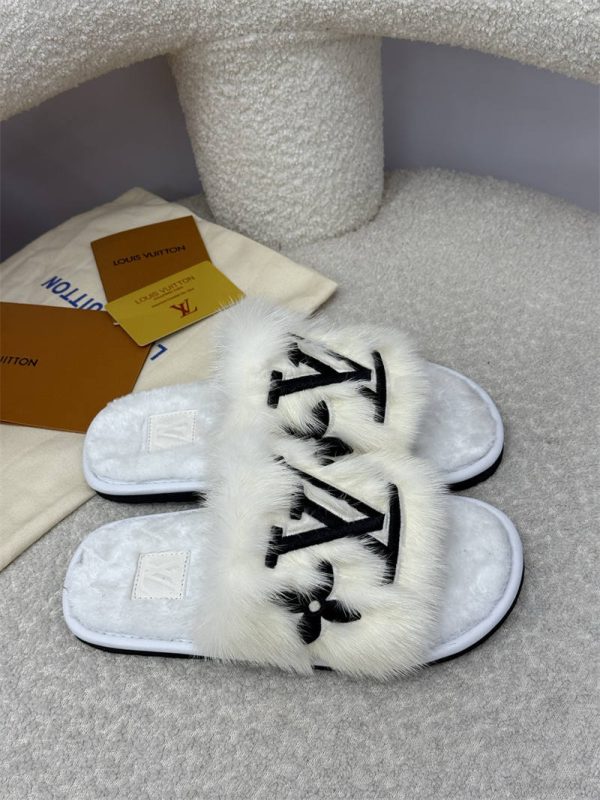 Top quality fashion Fuzzy Slipper size:5-11 with box LOV 618 #27247