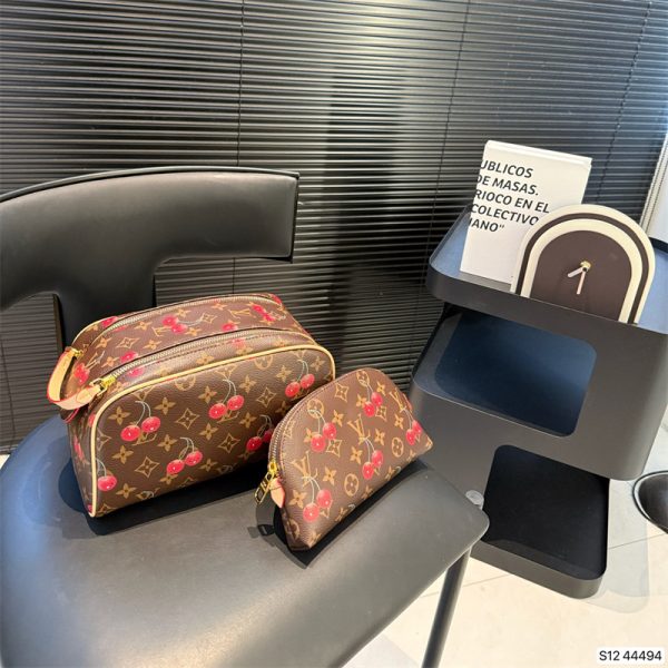 High quality Makeup bag size:26*14cm LOV DS #28050