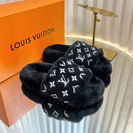 High quality fashion Fuzzy Slipper size:5-9 with box LOV LZ #28118 - Image 2