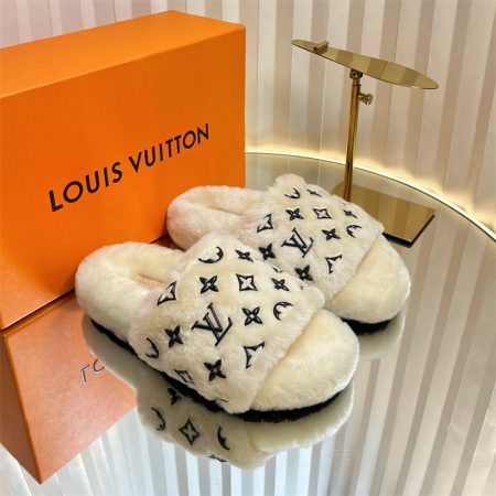 High quality fashion Fuzzy Slipper size:5-9 with box LOV LZ #28118 - Image 3