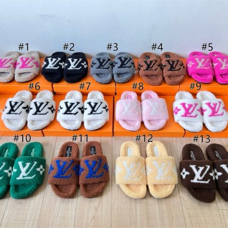 1 pair plush slippers size:5-11 with box LOV #29237