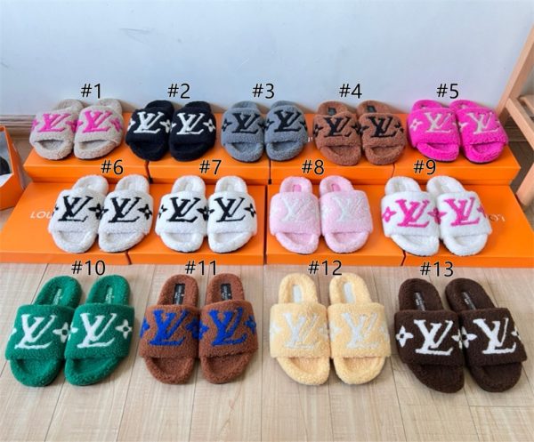 1 pair plush slippers size:5-11 with box LOV #29237