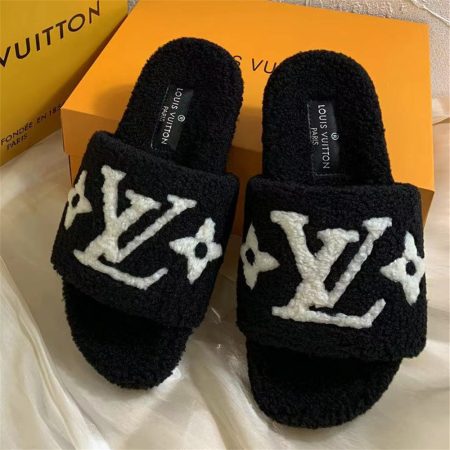 1 pair plush slippers size:5-11 with box LOV #29237 - Image 4