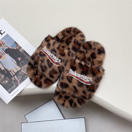 High quality fuzzy slipper size:5-10 with box CHL #29291 - Image 2