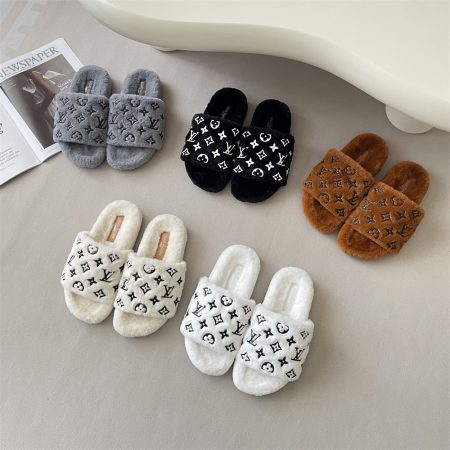High quality fuzzy slipper size:5-11 with box FEN #29316