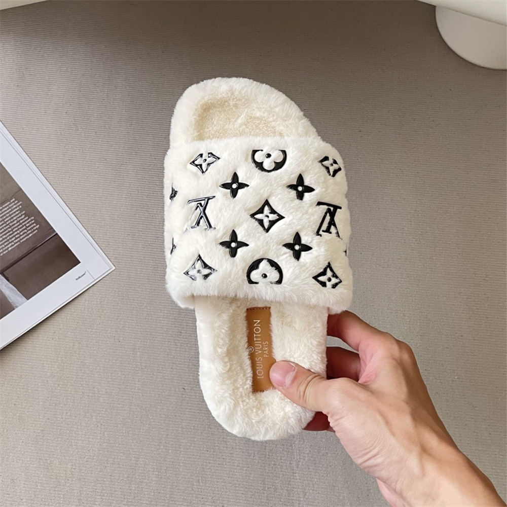 High quality fuzzy slipper size:5-11 with box FEN #29316 - Image 2