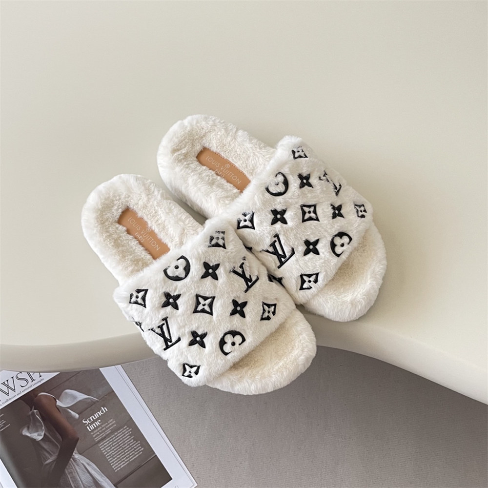 High quality fuzzy slipper size:5-11 with box FEN #29316 - Image 3