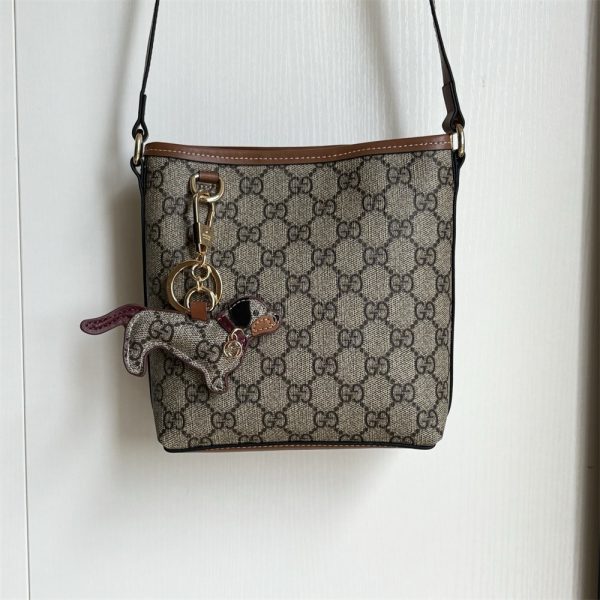 Top quality shoulder bag size:33*23*4cm GUI #29333