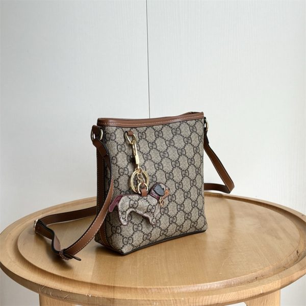 Top quality shoulder bag size:33*23*4cm GUI #29333