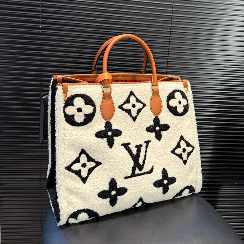 High quality fuzzy Tote bag size:38.5*34cm LOV #29417 - Image 2
