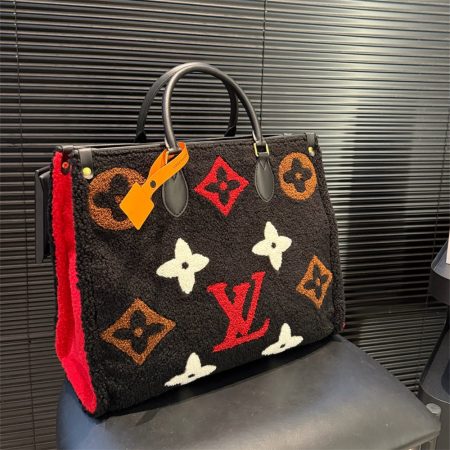 High quality fuzzy Tote bag size:38.5*34cm LOV #29417 - Image 4