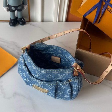 Top quality denim shoulder bag size:27*18*3cm LOV #29673 - Image 3