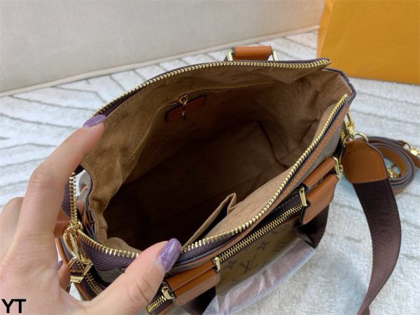 High quality handbag size:28*26cm LOV #29974
