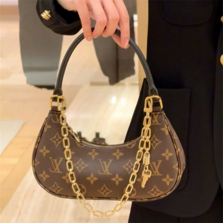 High quality shoulder bag size:23cm*14cm LOV #29982