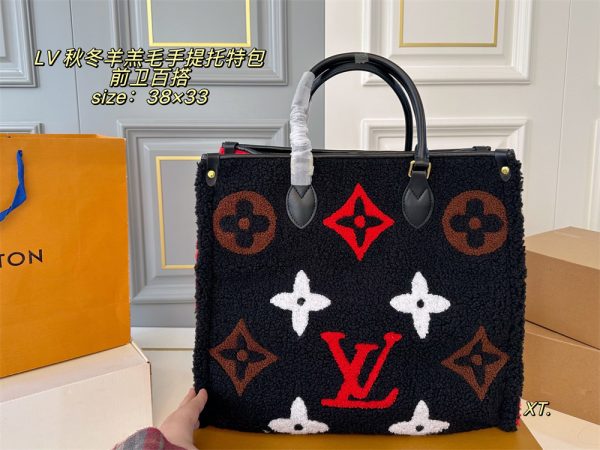 High quality fuzzy Tote bag size:38*33cm LOV #30019