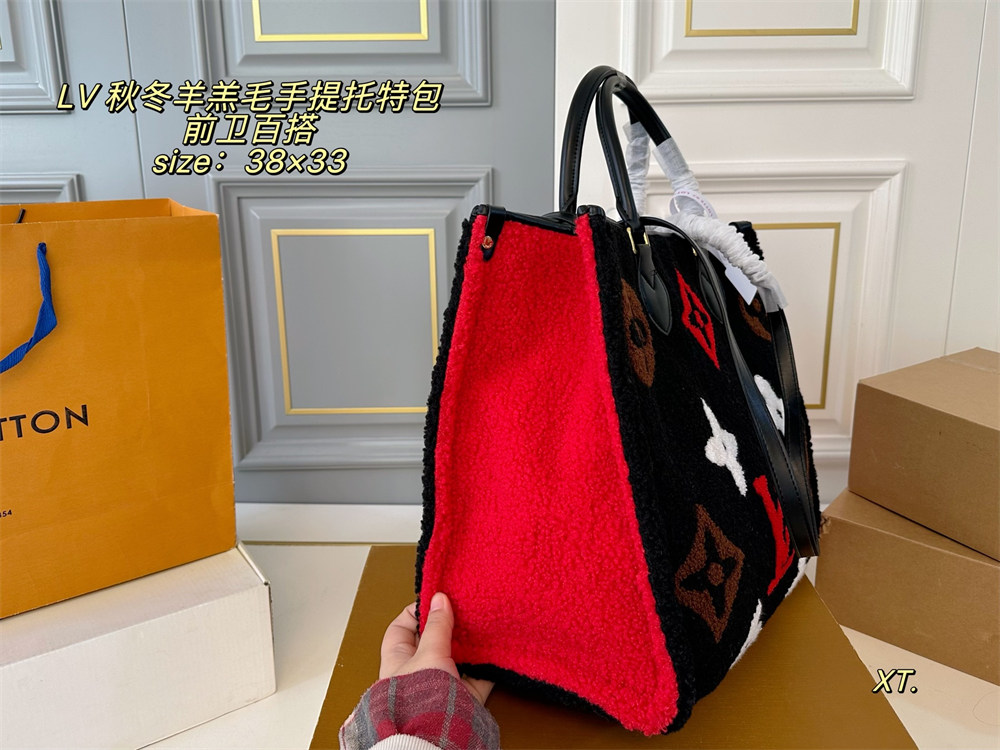 High quality fuzzy Tote bag size:38*33cm LOV #30019 - Image 4