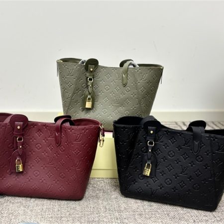 High quality Tote bag size:28*23cm LOV #30057