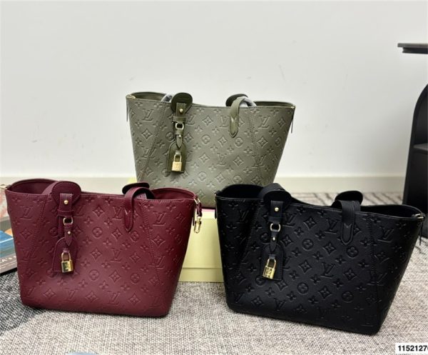 High quality Tote bag size:28*23cm LOV #30057