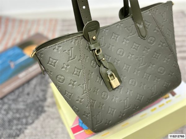High quality Tote bag size:28*23cm LOV #30057