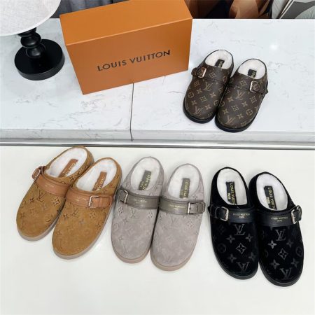 High quality fuzzy slipper size:5-10 with box LOV #30098