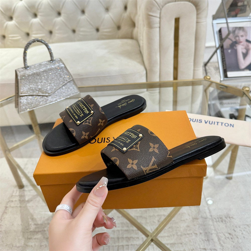 High quality slipper size:5-12 with box LOV #30114 - Image 2