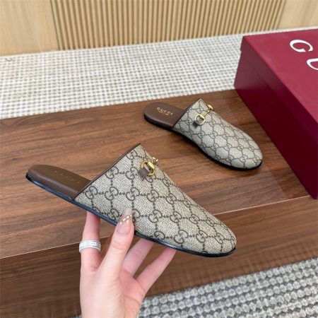 High quality slipper size:5-12 with box GUI #30125 - Image 4