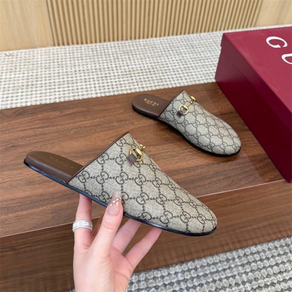 High quality slipper size:5-12 with box GUI #30125