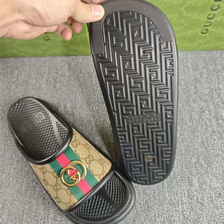 High quality slipper size:5-11 with box GUI #30141 - Image 4