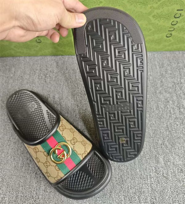 High quality slipper size:5-11 with box GUI #30141
