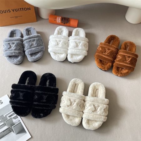 1 pair fuzzy slipper size:5-13 with box LOV #30187