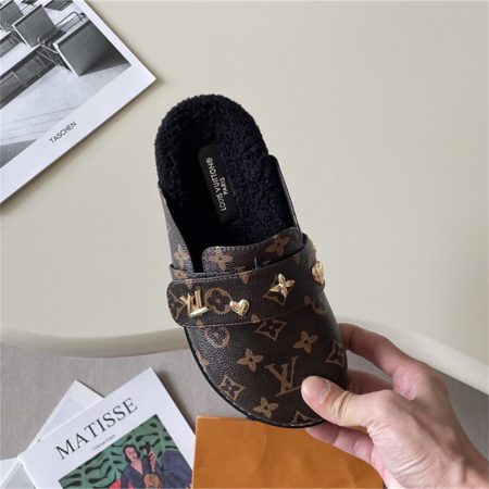1 pair couple fuzzy slipper size:5-11 with box LOV #30188 - Image 4