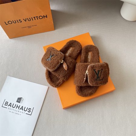 High quality fuzzy slipper size:5-12 with box LOV #30216 - Image 3
