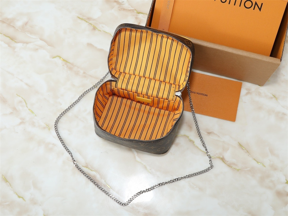 Top quality leather makeup bag size:20*13.5*12cm LOV #30224 - Image 4