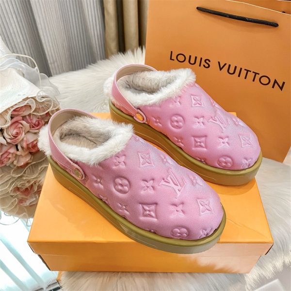 High quality fuzzy slipper size:5-10 with box LOV #30256
