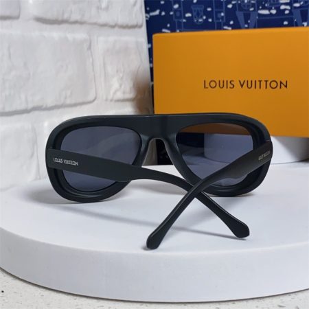 High quality sunglass with box LOV #30305 - Image 4