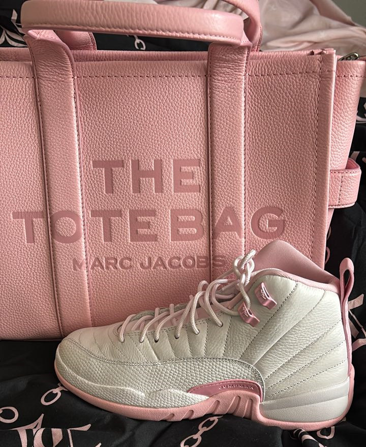 1 set sport shoes & Tote bag free shipping LOV #30322 - Image 1