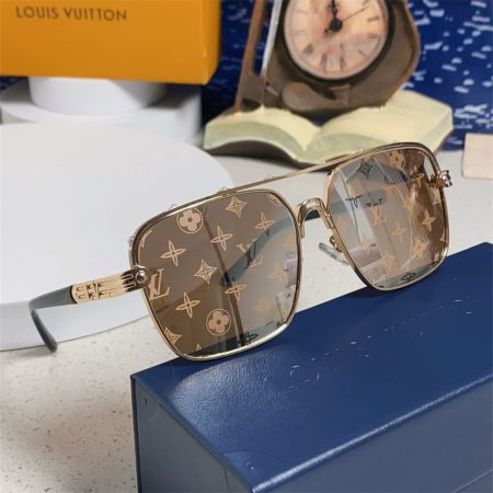 High quality sunglass with box LOV #30388 - Image 2