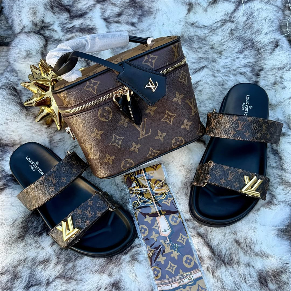 High quality slipper & makeup bag free shipping LOV #30416 - Image 1