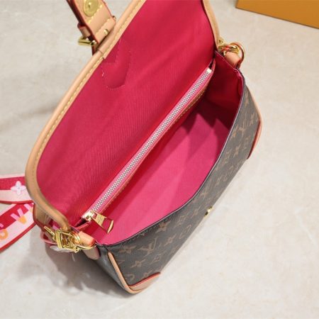 Top quality leather shoulder bag size:25*9*15cm LOV #30420 - Image 3