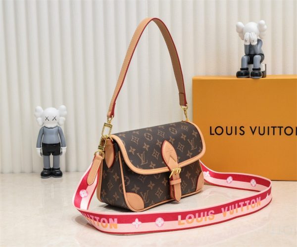 Top quality leather shoulder bag size:25*9*15cm LOV #30420