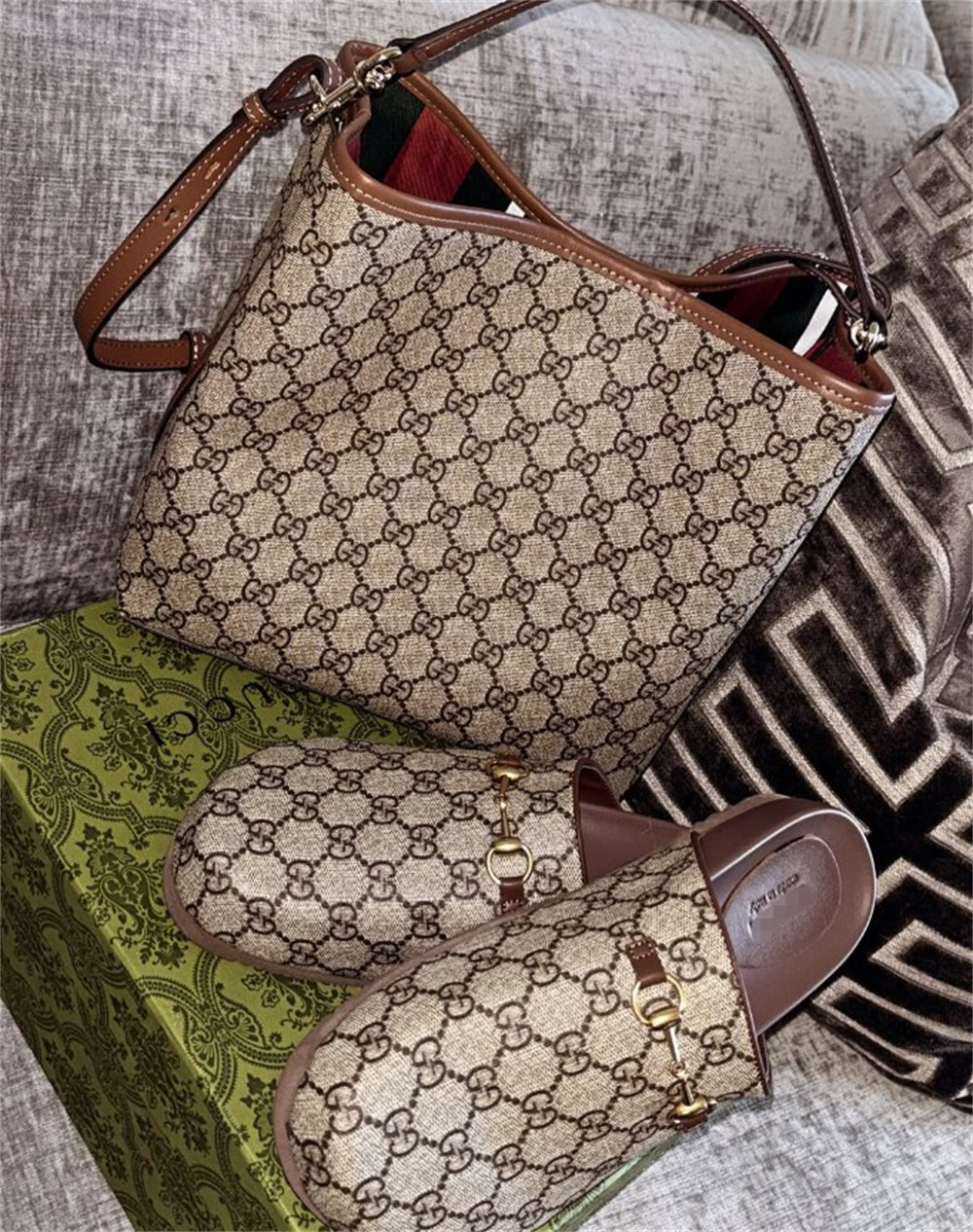 High quality slipper & bucket bag free shipping GUI #30447 - Image 1
